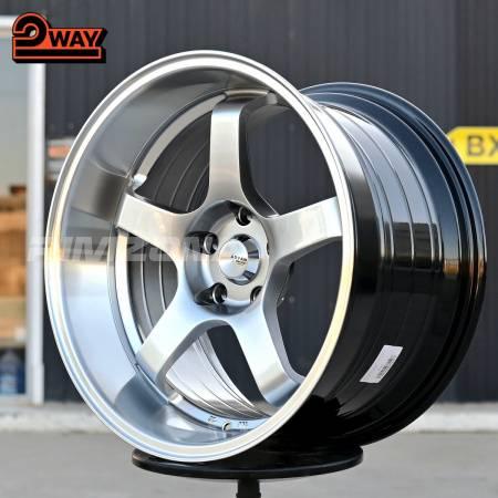 Литой диск ADVAN GT R18 10.5J 5x114.3 ET15 dia 73.1