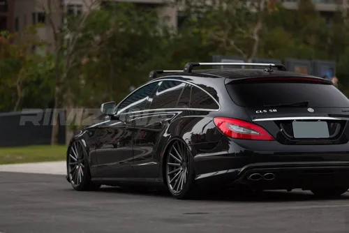 Литой диск В СТИЛЕ VOSSEN VFS2 R18 8J 5x112 ET38 dia 73.1 - Фото вживую на авто №2