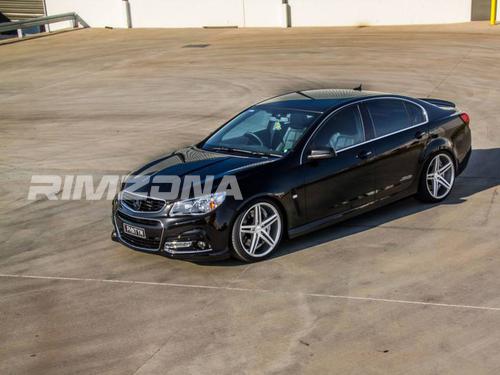 Литой диск В СТИЛЕ VOSSEN CV5 R18 8J 5x113 ET38 dia 73.1 - Фото вживую на авто №2