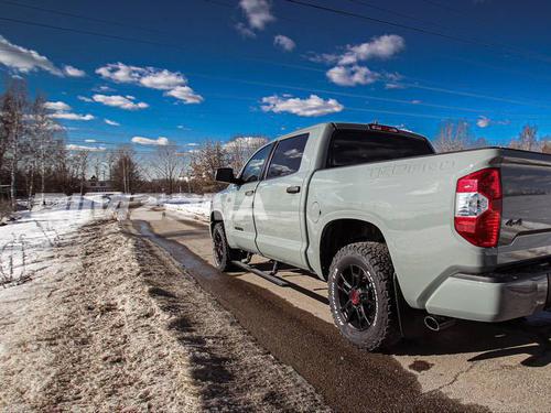 Литой диск BBS TRD R17 8J 6x139.7 ET5 dia 106.1 - Фото вживую на авто №2