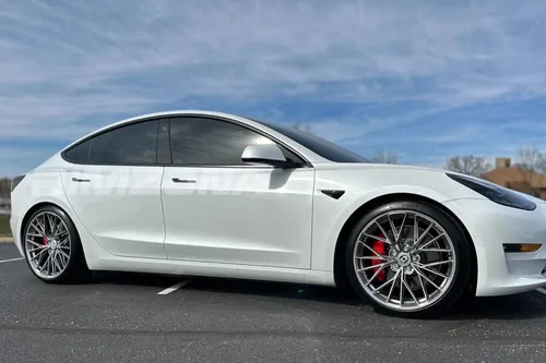 Литой диск HRE FF28 R19 8.5J 5x114.3 ET35 dia 73.1 - Фото вживую на авто №9