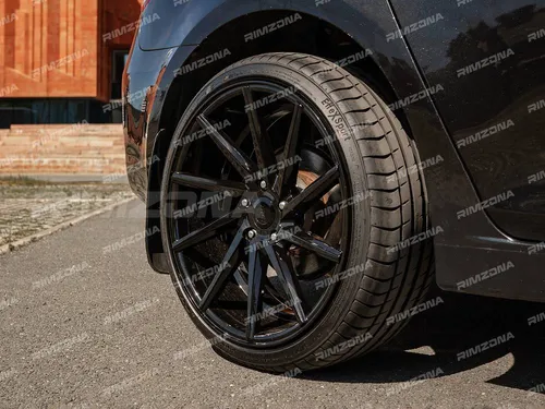 Литой диск В СТИЛЕ VOSSEN CVT R17 7.5J 4x100 ET38 dia 73.1 - Фото вживую на авто №3