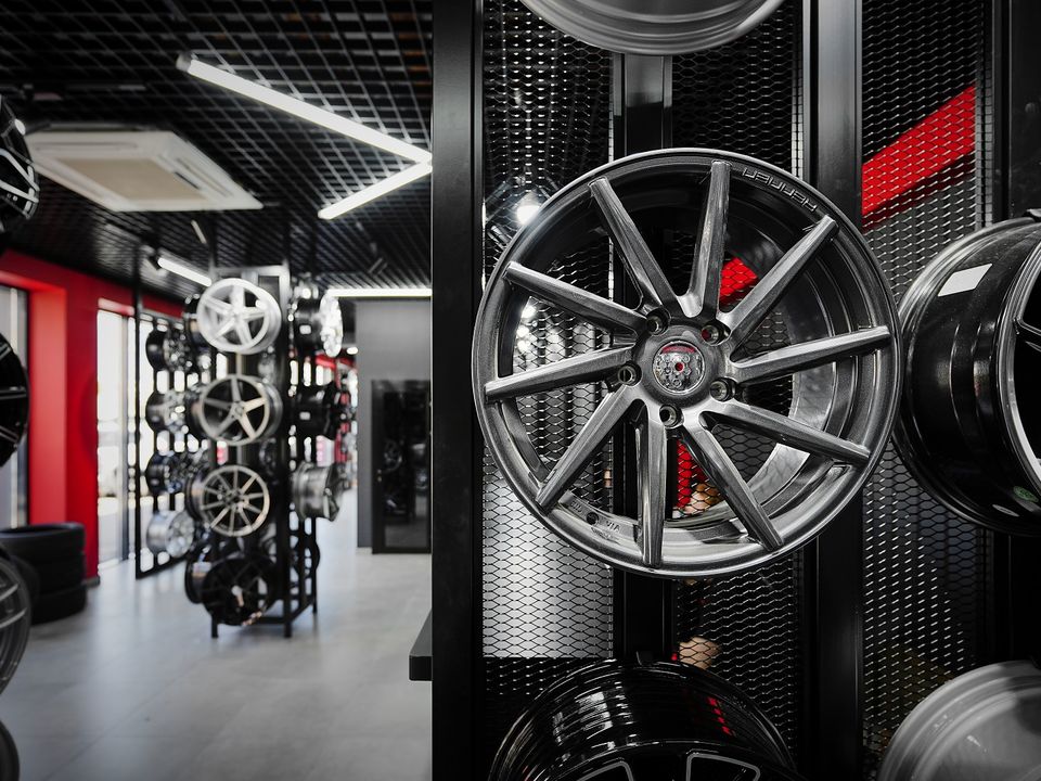 Какие диски лучше: литые или штампованные?