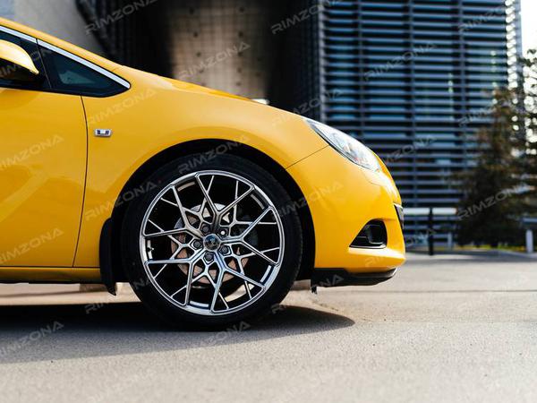 Opel Astra GTC на литых дисках в стиле HRE FF10 - Фото № 6